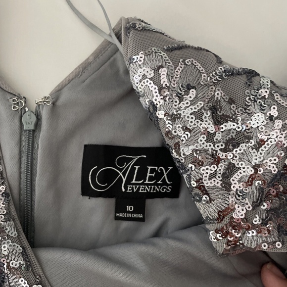 NEW $259‎ Alex Evenings [ 10 ] Sequin Lace Cold Shoulder Trumpet Gown Silver - Picture 7 of 13
